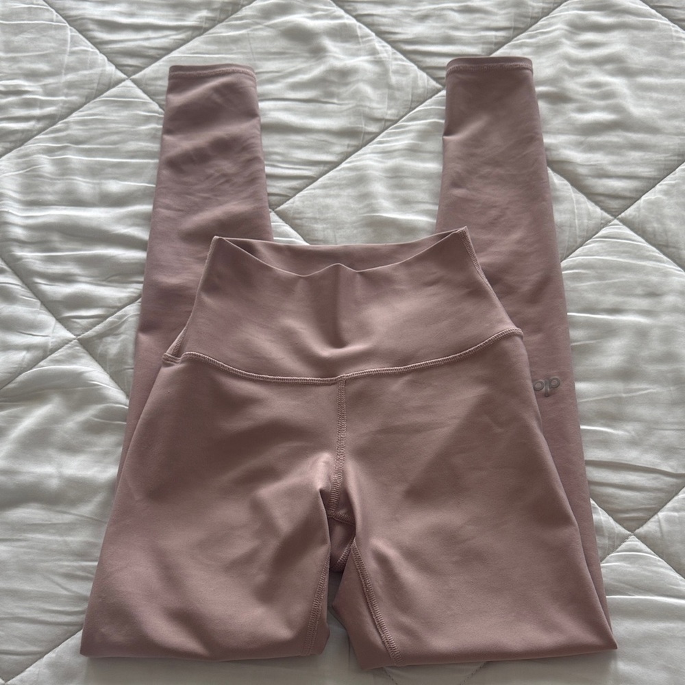 ALO Yoga High-Rise Leggings in Mauve Pink